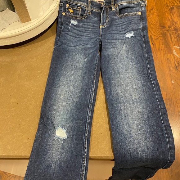 Girls Abercrombie jeans - Picture 2 of 3